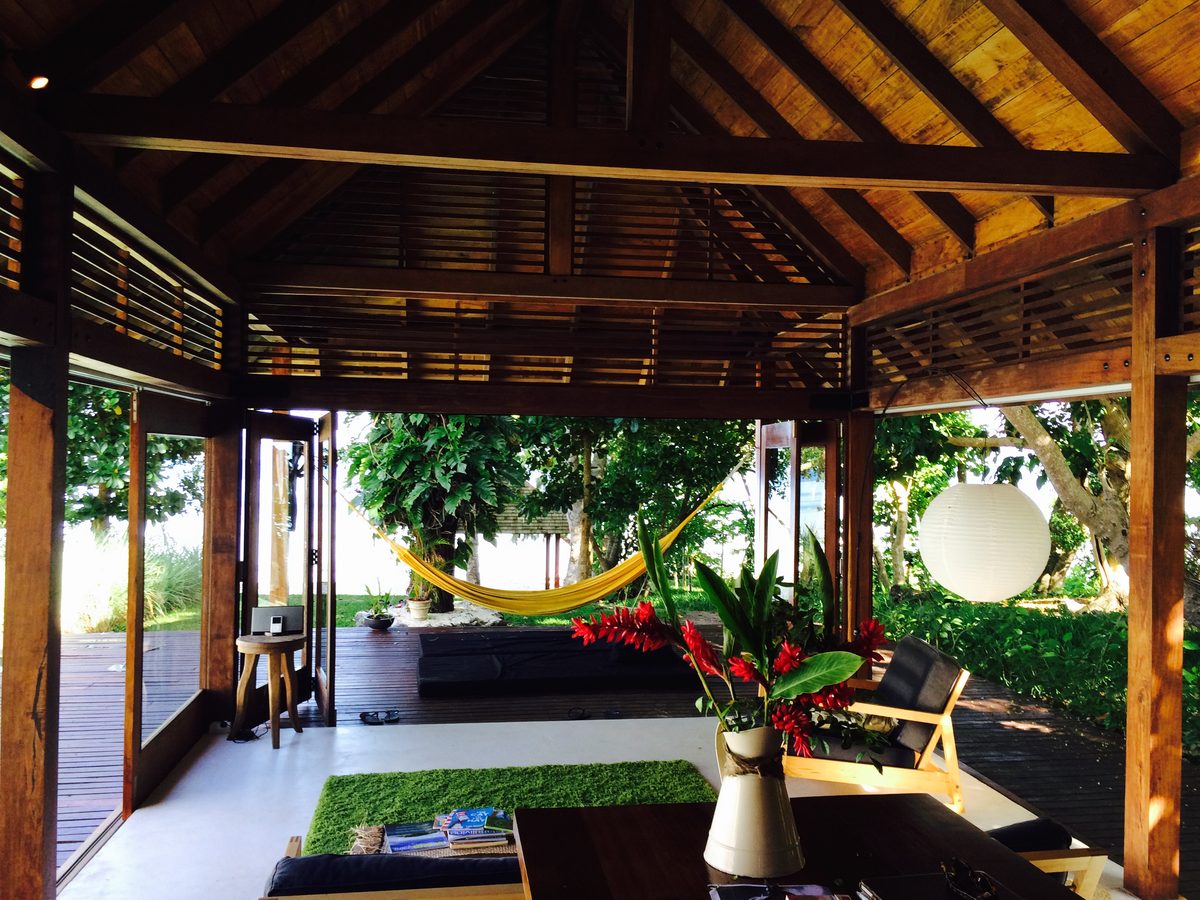 Beachfront Pool Villa dining